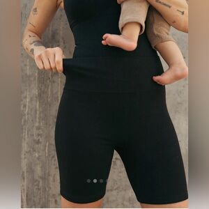 NWOT - Kindred Bravely Bamboo Maternity & Postpartum Bike Short